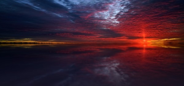 matahari terbit di laut